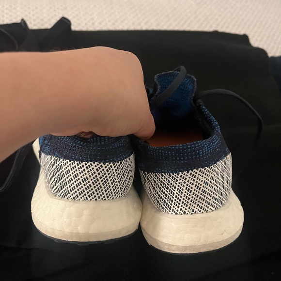 Woman’s adidas running shoes - Picture 5 of 6